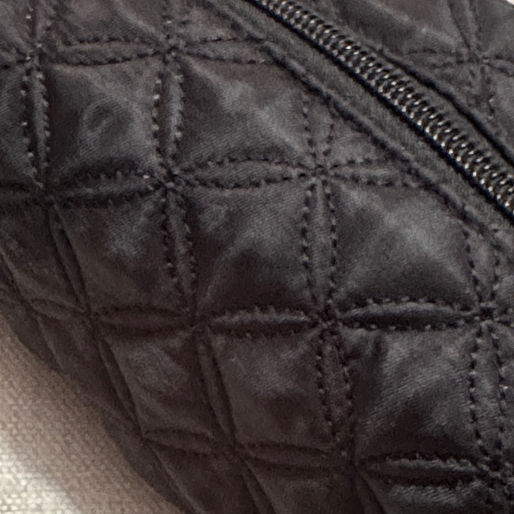 Vera Neumann “NY” Black Quilted Mini Pouch Makeup Bag-Gold Toned Zipper Pull-EUC - Picture 11 of 12